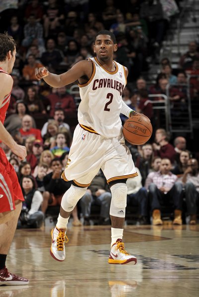 马丁内利：球迷给我们提供动力并激励我们，我们是一家人（马丁内利：球迷是我们前进的动力与激励，我们是一家人）