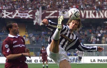 WBG官方：前S11冠军打野JieJie加盟战队（WBG官宣：S11冠军打野JieJie正式加盟）