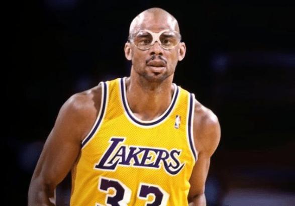 正式复出！马刺伤病报告：文班可以出战今天对阵雷霆的比赛（重返赛场！马刺伤病报告：文班确认出战今日对阵雷霆）