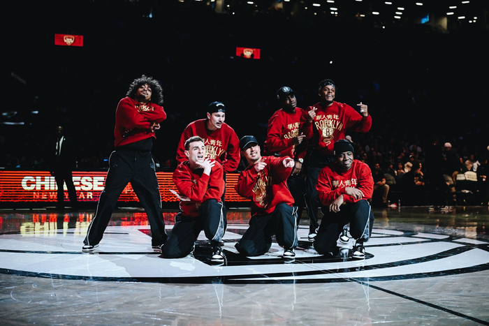 电讯报：前扑克牌手博德领导的财团获准优先竞标谢周三（电讯报：前职业扑克手博德领衔的财团获谢周三优先竞标资格）