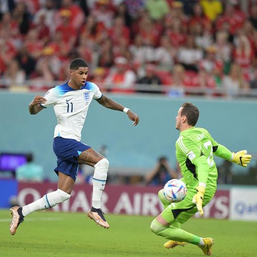 NBA杯半场：SGA12分，文班正负值+20，雷霆49-46马刺（NBA季中赛半场战报：雷霆49-46领先马刺，SGA拿下12分，文班正负+20）