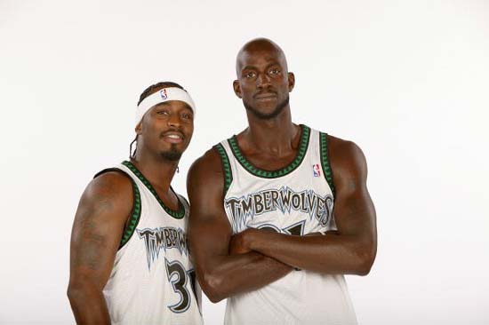 国际米兰vs科莫：劳塔罗-马丁内斯、恰尔汗奥卢首发，莫拉塔、尼科-帕斯出战（国际米兰迎战科莫：劳塔罗、恰尔汗奥卢先发，莫拉塔与尼科·帕斯出场）