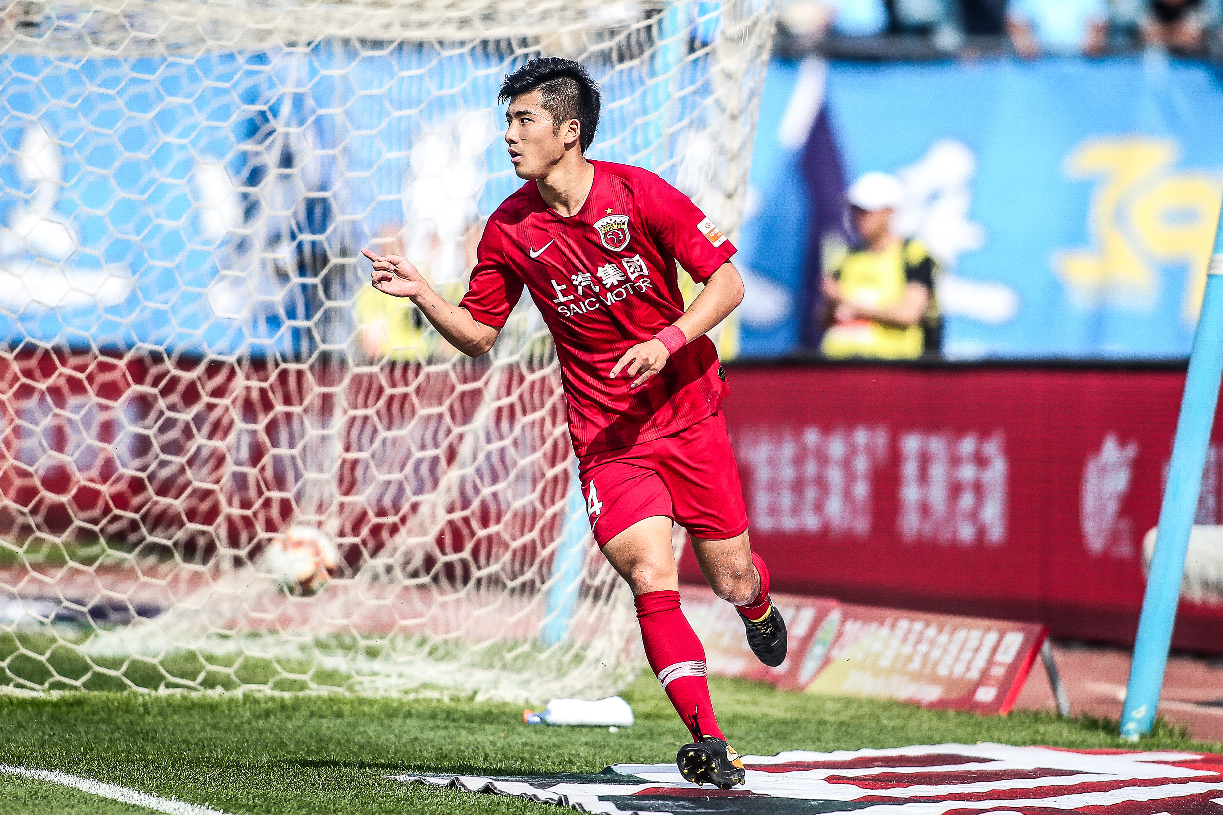 英媒：纽卡准备涨薪续约利夫拉门托，曼城仍将密切关注他（英媒：纽卡拟加薪续约利夫拉门托，曼城仍密切关注）