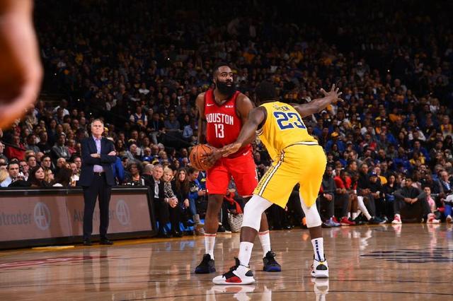 刷新得分生涯之夜！乔治20中12得到39分6篮板8助攻（乔治20投12中轰39分6板8助，上演生涯之夜）