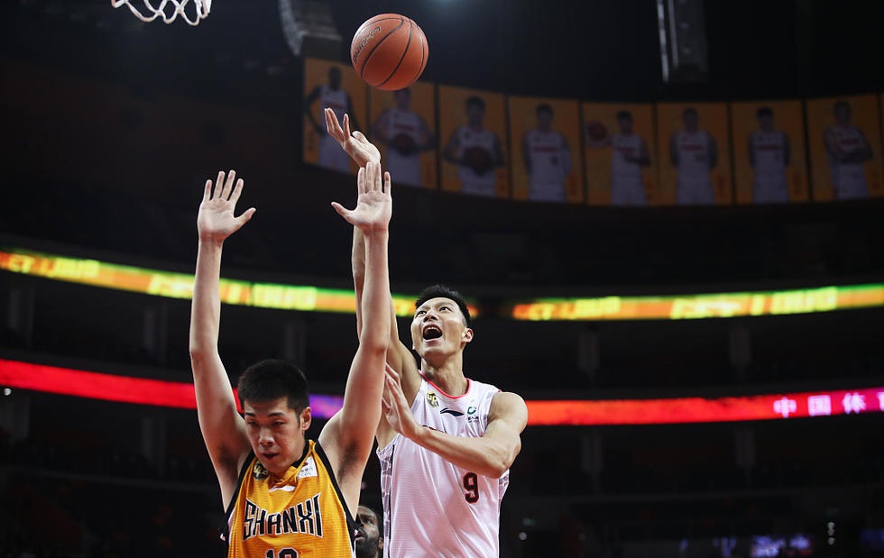 父亲：圣地亚哥从未讨论过离开的可能性，他在米兰很开心（父亲：圣地亚哥没考虑过离开，他在米兰很开心）