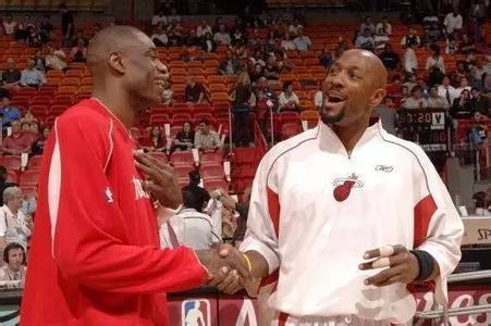 爱德华兹再创队史唯一纪录！轰40分超7成命中率难救主（爱德华兹改写队史唯一纪录：狂砍40分、命中率七成+仍难挽败局）